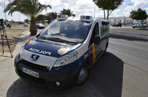 Furgoneta de la policÃ­a nacional entrando en los juzgados de Arrecif