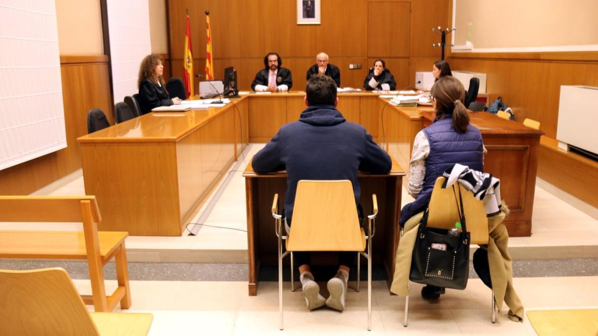 El acusado de violar a una chica tutelada en Sabadell declarando en la Sección 8ª de la Audiencia Provincial de Barcelona.