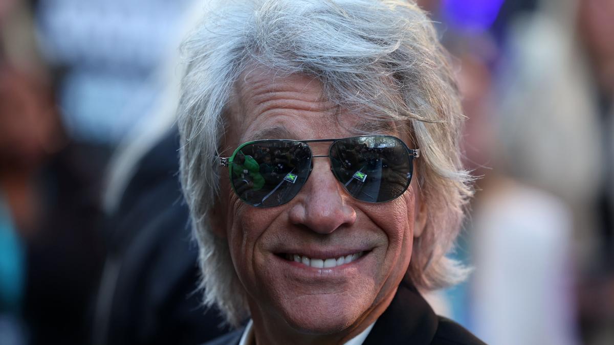 VIDEO: Jon Bon Jovi evita que una mujer salte desde un puente en Nashville