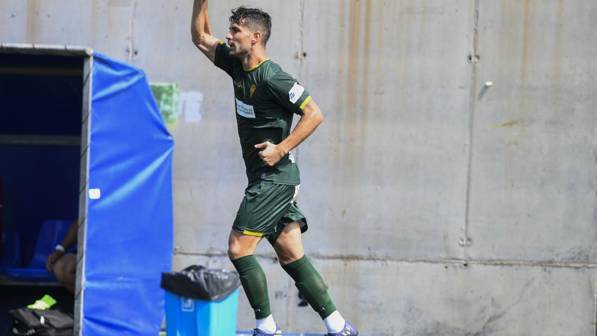 Willy Ledesma celebra su gol de penalti, en el encuentro jugado por el Córdoba CF ante el Tamaraceite, en el Juan Guedes, este domingo.