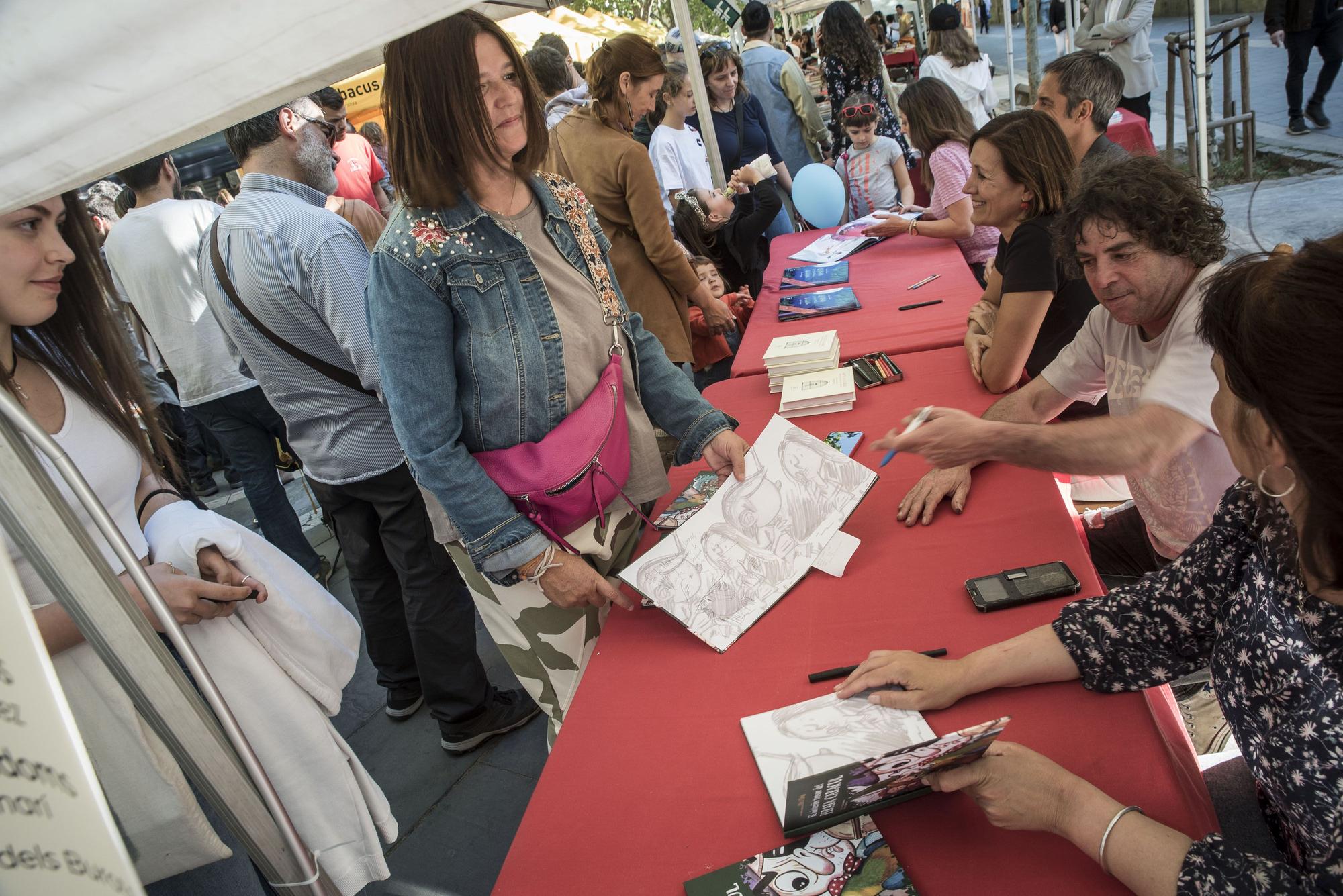 Totes les fotos de la diada de Sant Jordi 2023 a Manresa