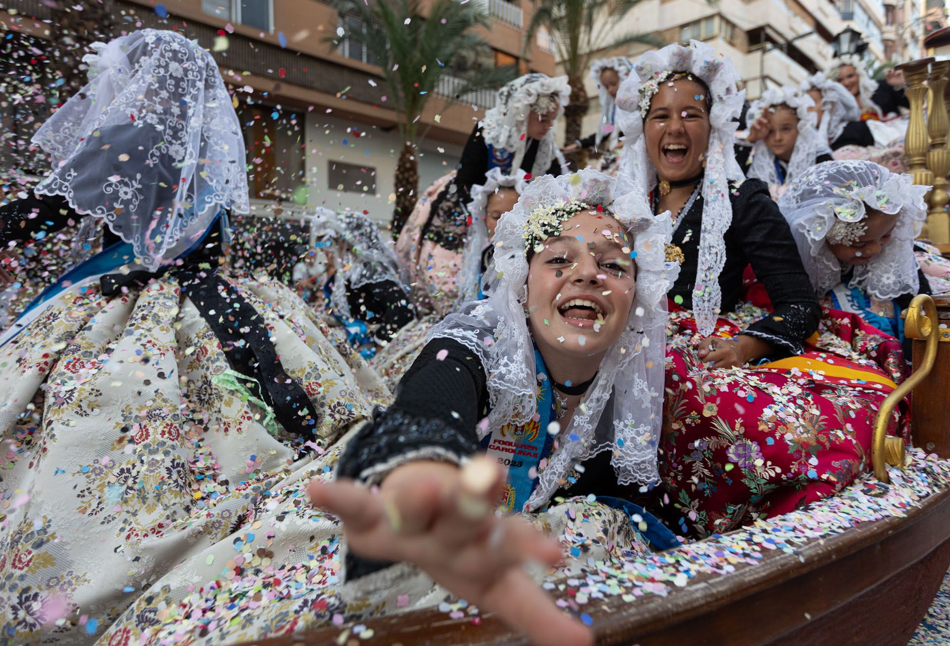 HOGUERAS DE ALICANTE | Un Coso Multicolor de menos a más