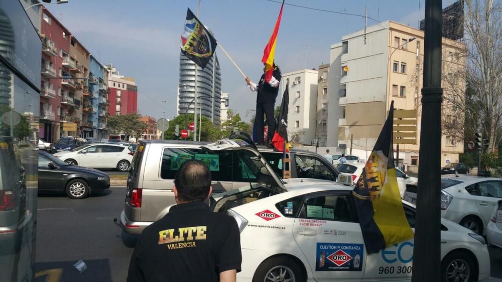 Instantes de la marcha de los taxistas.