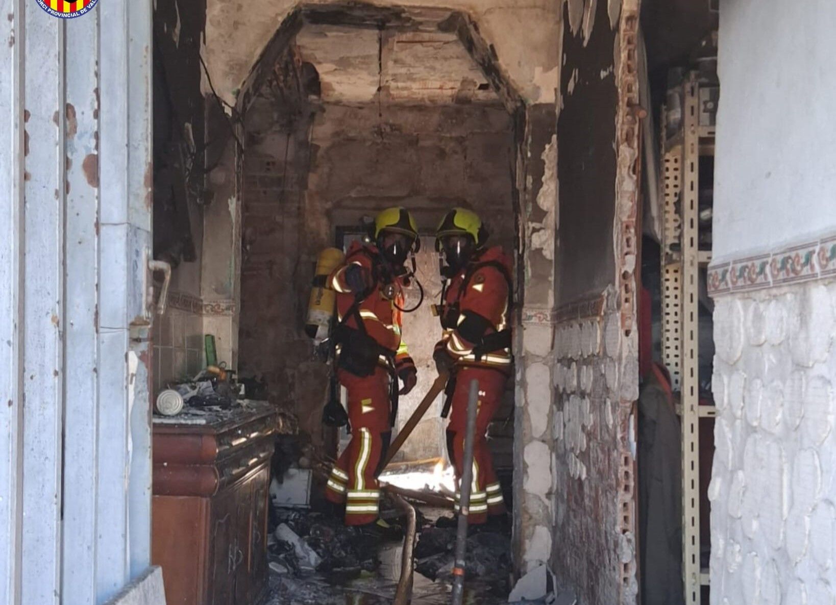 Aspecto de la casa calcinada en Oliva.