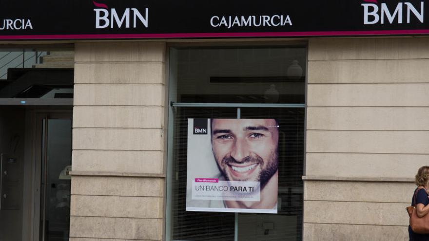 Bankia cerrará en un mes 18 oficinas de BMN en la provincia de Alicante, que mantiene su peso en la Vega Baja