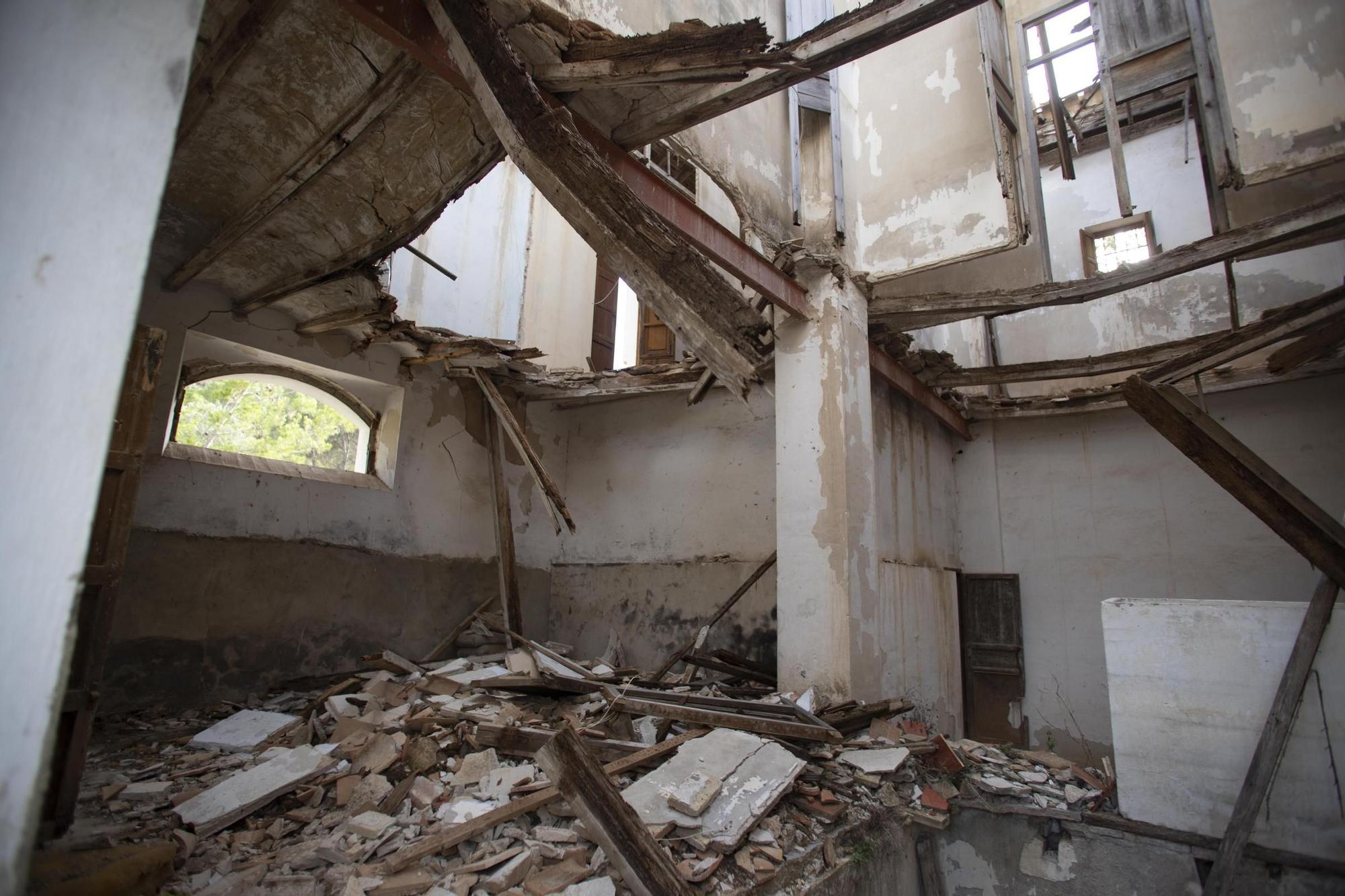 Este es el estado de deterioro que sufre la "Casa de los Quadrado" en Xàtiva