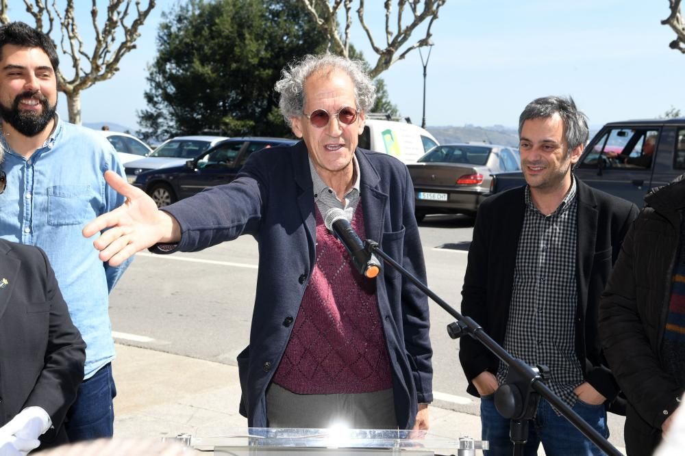 El alcalde Xulio Ferreiro y varios concejales participan en el descubrimiento de la placa de la calle que linda con la Maestranza. La enfermera llevó a América la vacuna contra la viruela en el XIX.