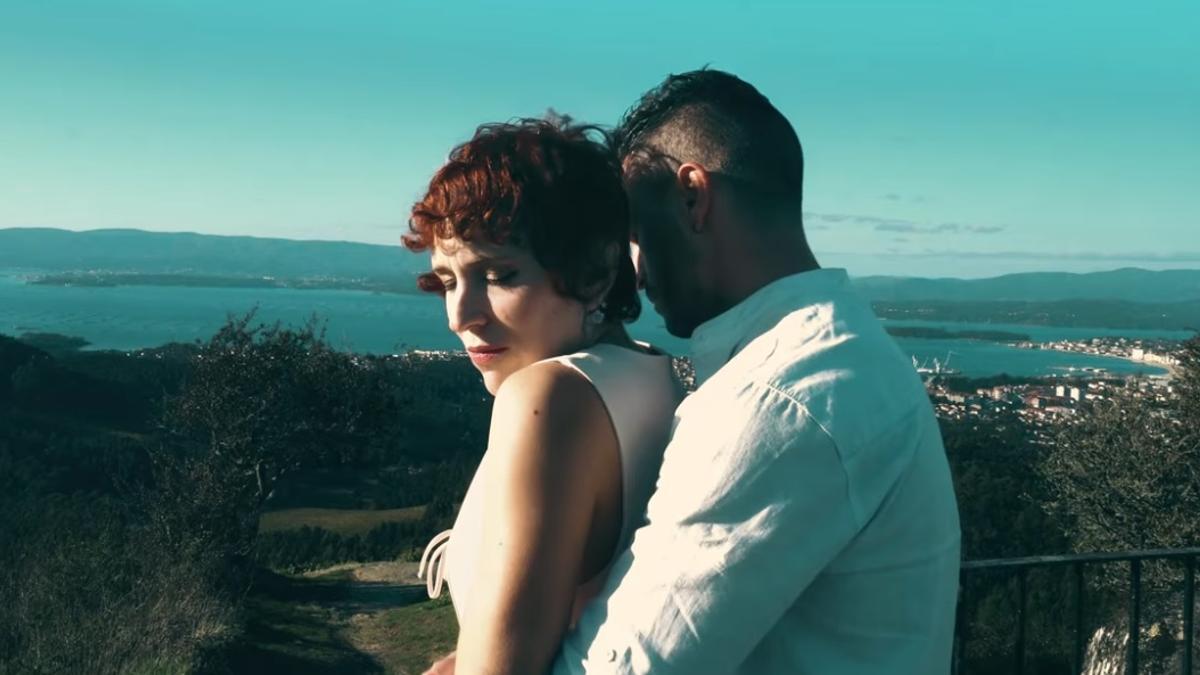 Un fotograma del videoclip «No fue real», ambientado en el mirador de Lobeira.