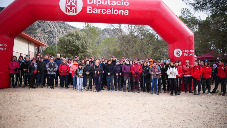 Fins a cent-cinquanta persones participen en la 3a edició de la Marxa Nòrdica de Collbató