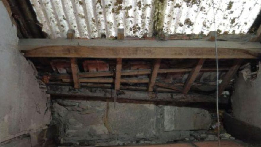 Cubiertas vigas y escaleras del Santuario presentan unas malas condiciones actualmente. | // WWW.SANTUARIODELASAPARICIONES.ORG