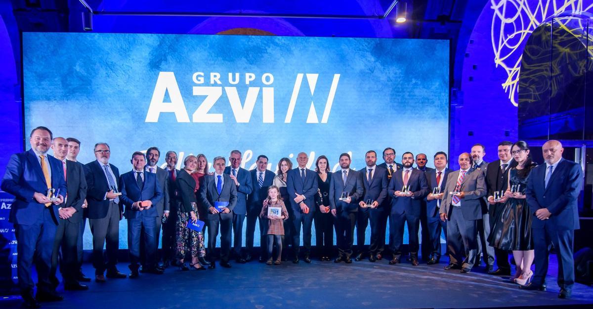 Foto de familia de los premiados.