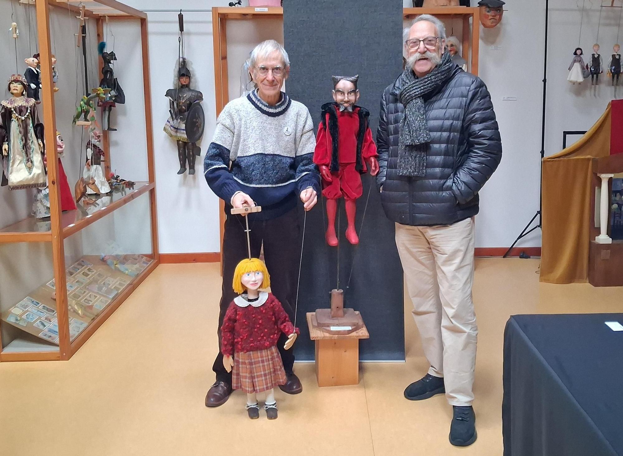 Joaquín Hernández, izquierda, y Ricardo Pérez y Verdes en el museo asturiano.