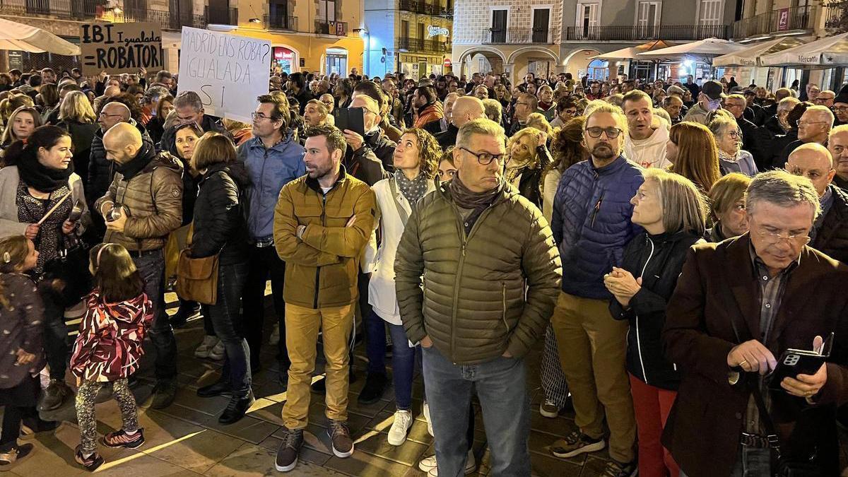 Igualada protesta contra la subida generalizada de impuestos