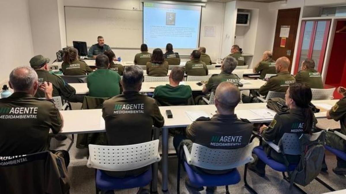 Uno de los cursos de formación dirigido a los agentes medioambientales de la Comunidad en la EFIAP, hace unas semanas.