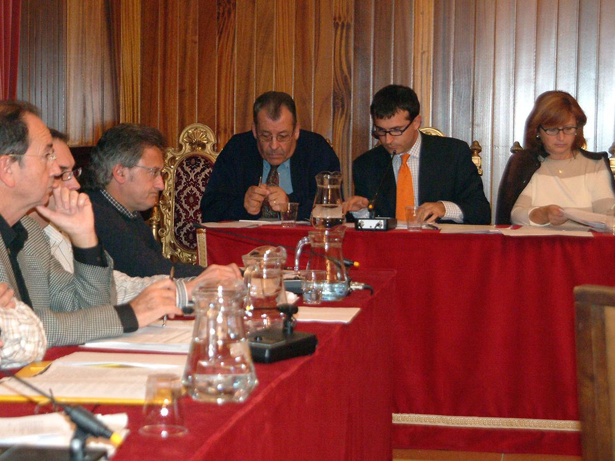 Una sessió plenària de l'Ajuntament de Figueres del 2003