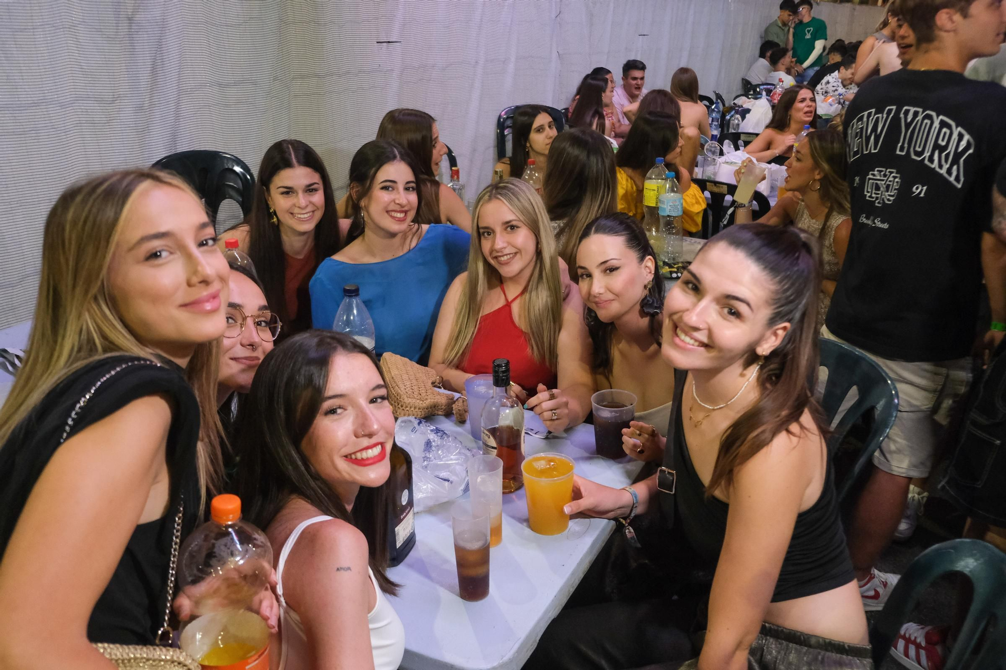 Galería de fotos: así es salir de fiestas en Hogueras de Alicante