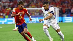 Mbappé ante Lamine Yamal en la pasada Eurocopa