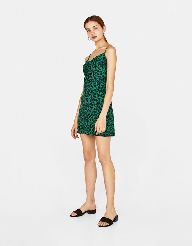 Vestido de tirantes estampado de Bershka
