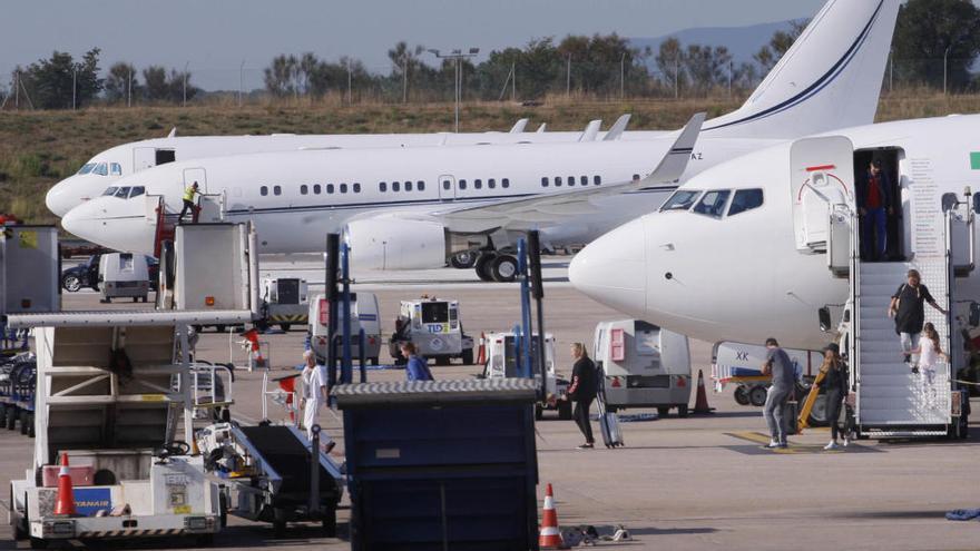 Avions estacionats a l´Aeroport Girona-Costa Brava