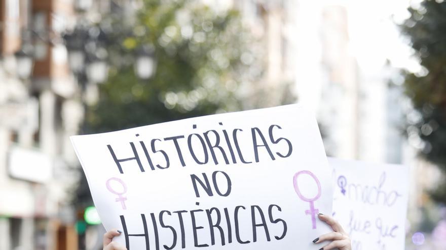 &quot;Nieta de brujas, hermana de guerreras&quot;, &quot;Manolo, hazte la cena solo&quot; y otros 75 carteles del feminismo asturiano