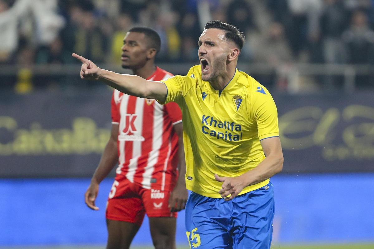 Lucas celebra un gol con el Cádiz