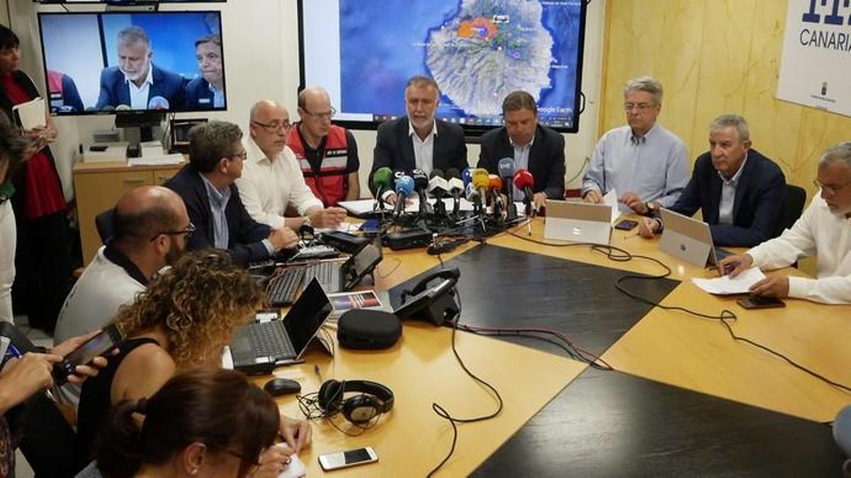 Rueda de prensa para informar sobre la situación del incendio