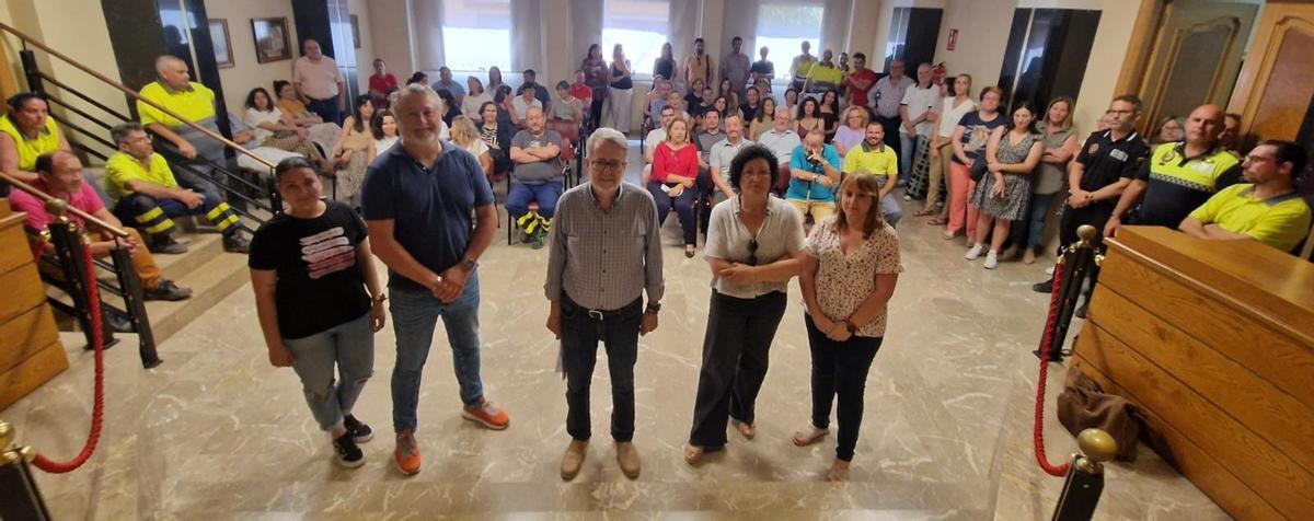 Ramón Mari con sus compañeros en el consistorio.