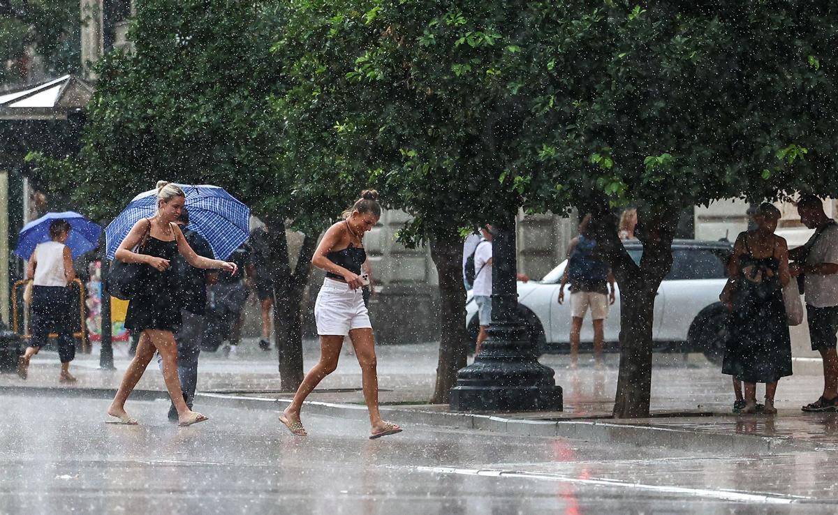 Lluvia en València ayer.