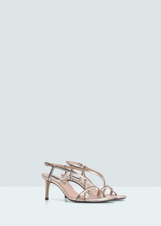 Sandalia tira metalizada, Mango (29,99€)