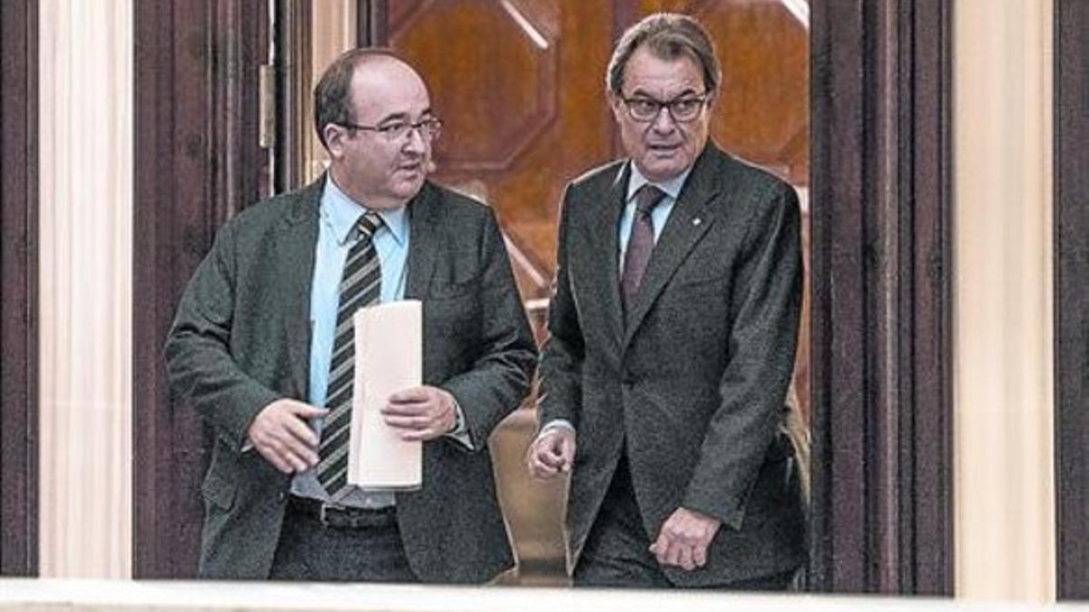 Miquel Iceta y Artur Mas interrumpen su reunión para ir a votar