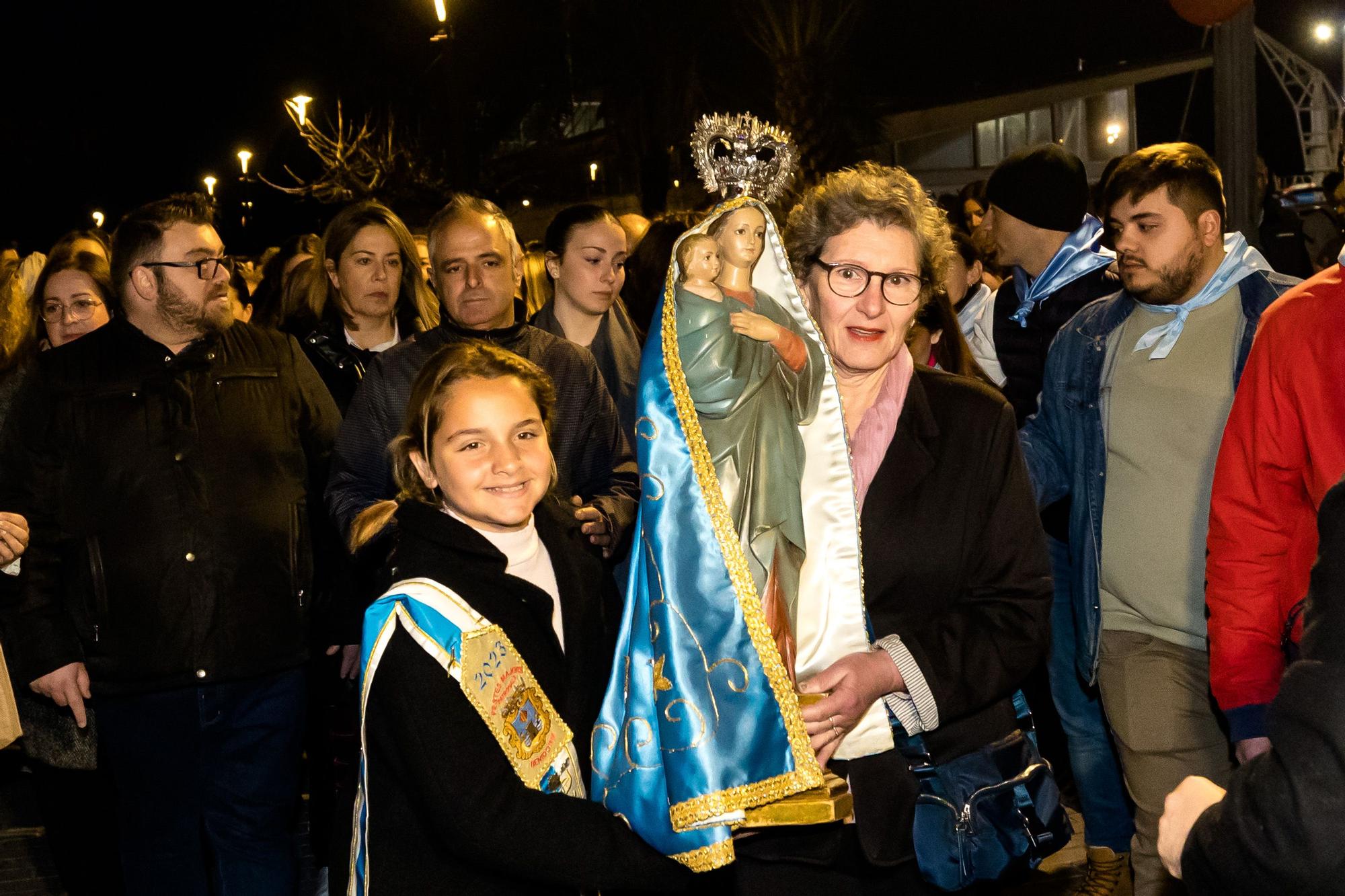 Devoción en Benidorm en la procesión de L'Alba