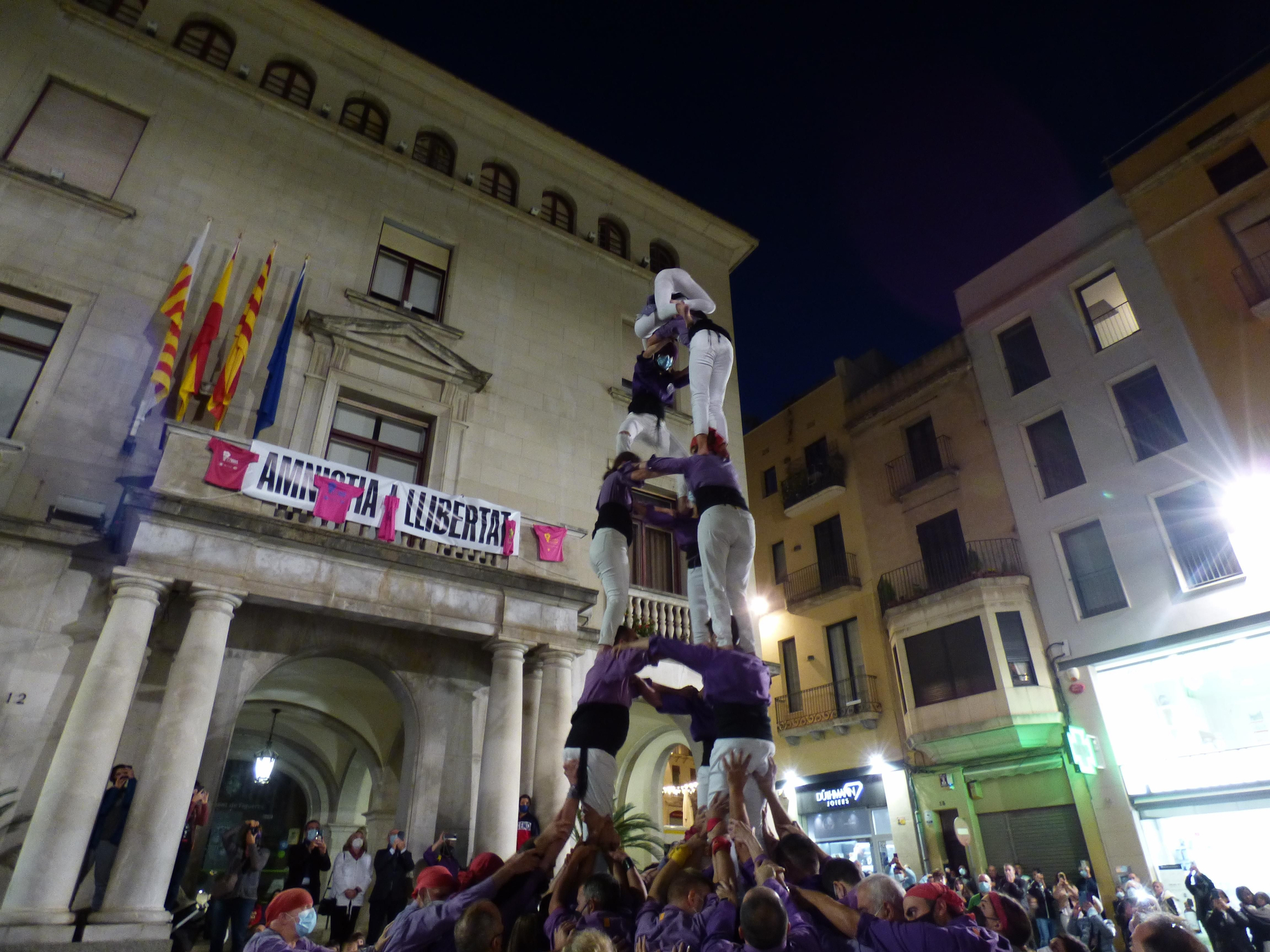 La Colla Castellera de Figueres torna a la plaça de l’Ajuntament després d’un any i mig