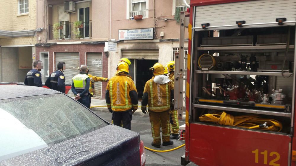 Incendio en un local de calzado en Elche