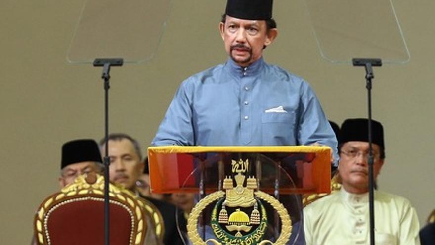 Brunéi pone en marcha la ley para castigar la homosexualidad y el adulterio