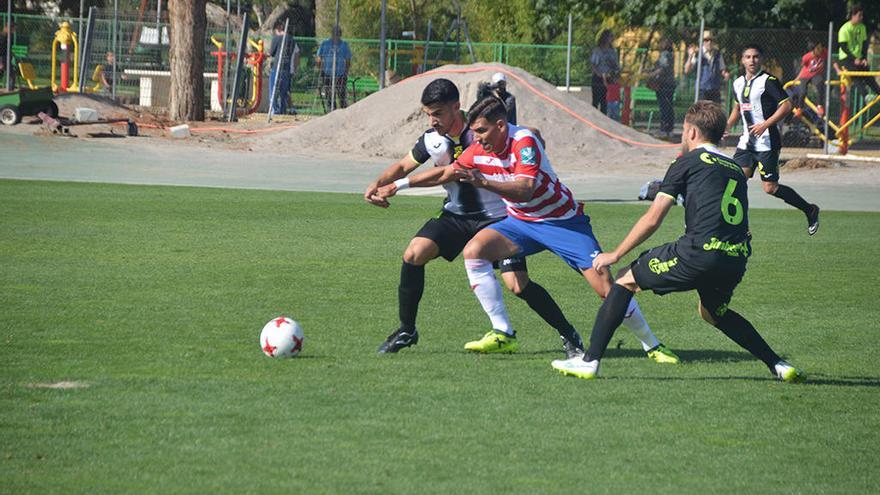 Cordero y Poley fueron los jugadores que ocuparon ayer el centro del campo lázaro (granada en juego)