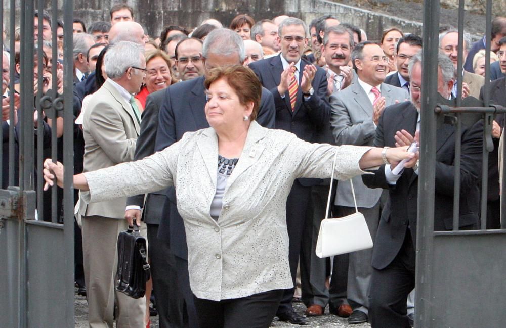 En julio de 2008 se produce una de las imágenes más icónicas de la lucha contra el narcotráfico: Carmen Avendaño abre las puertas del pazo de Baión, que fuera propiedad de Laureano Oubiña en sus días de esplendor y que en este acto se entregaba simbólicamente a Galicia.