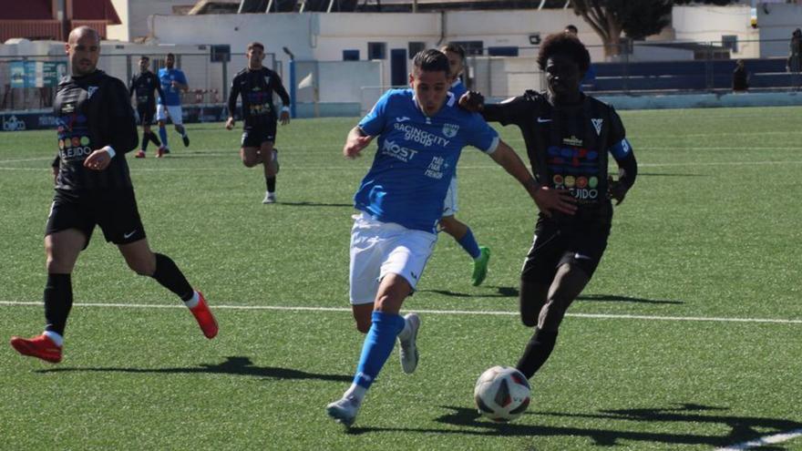 Raúl, durante el encuentro ante el Polideportivo El Ejido. | PRENSA MAR MENOR