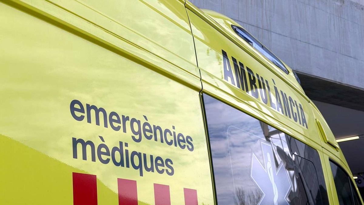 Lateral d'una ambulància del SEM per atendre emergències mèdiques