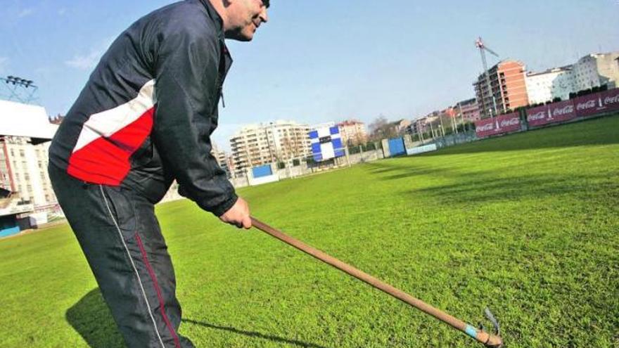 Milio trabajando en el mantenimiento del Suárez Puerta. / Mara Villamuza