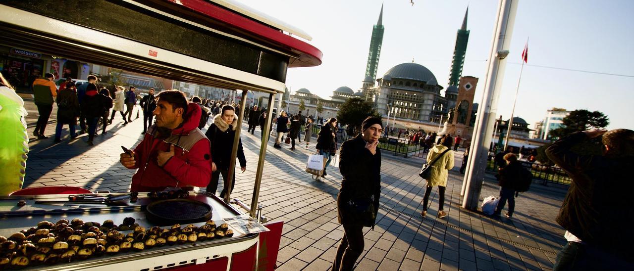 Un vendedor ambulante en Estambul