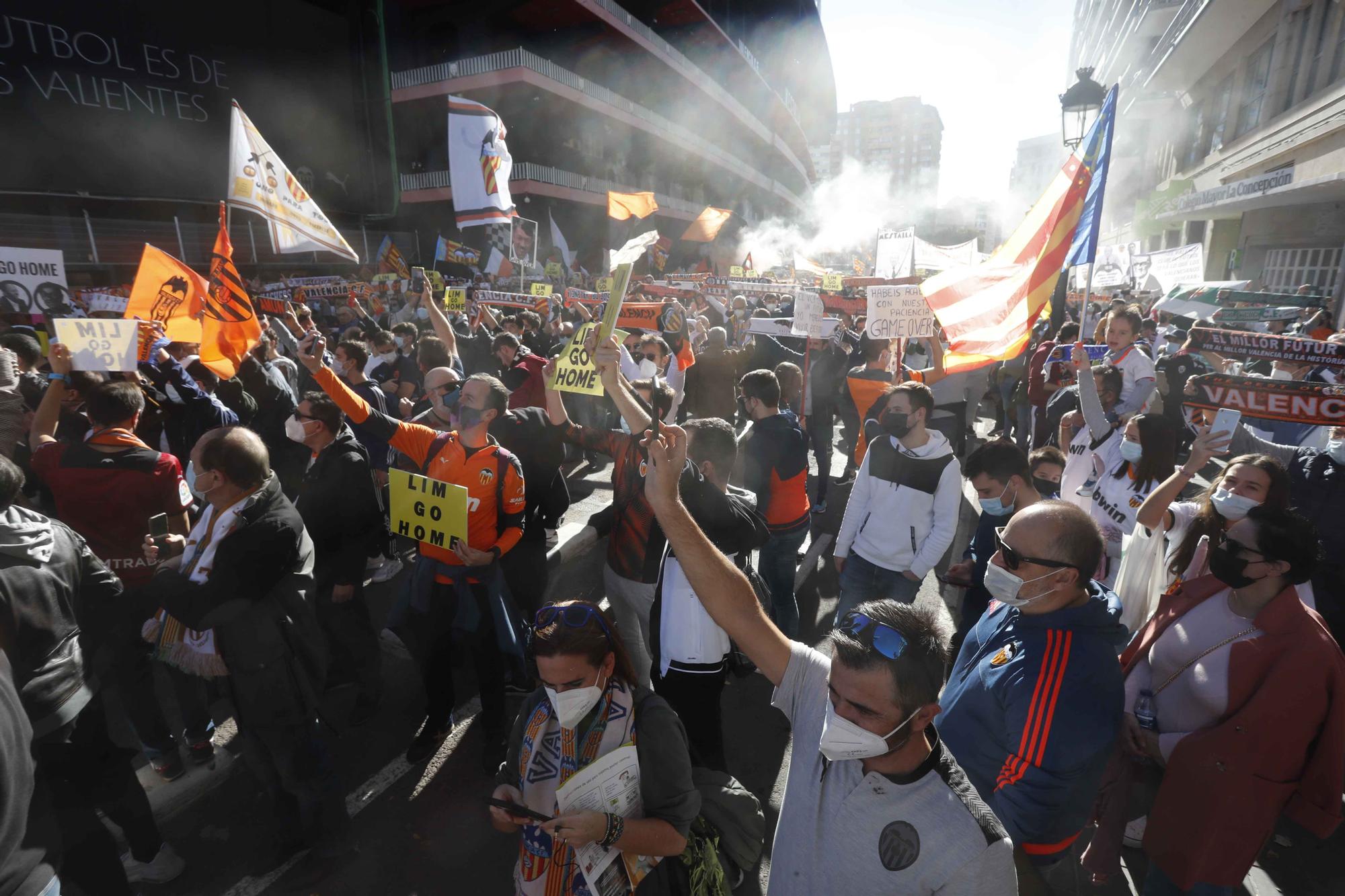 Manifestación contra Peter Lim