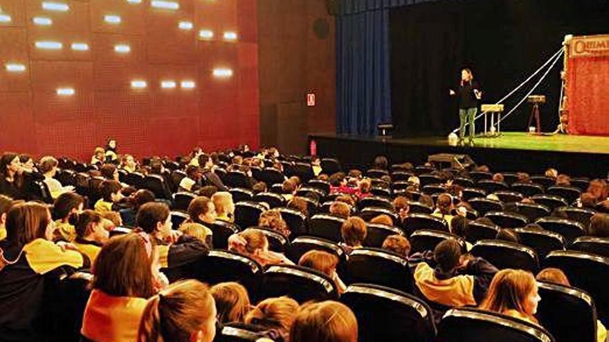 Més de 3.000 alumnes passen pel teatre de Banyoles