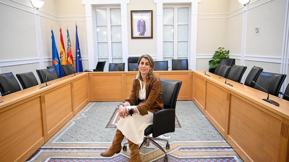 Lourdes Aznar, alcaldesa de Crevillente: "Me resultaría curioso que ahora PSOE y Acord pactaran con Vox después de pedir la dimisión de su edil"