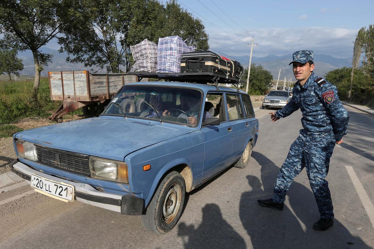 Los refugiados de Alto Karabaj llegan a Kornidzor