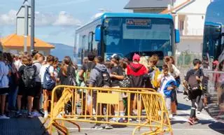 Familias de O Grove critican el servicio de bus escolar de As Bizocas