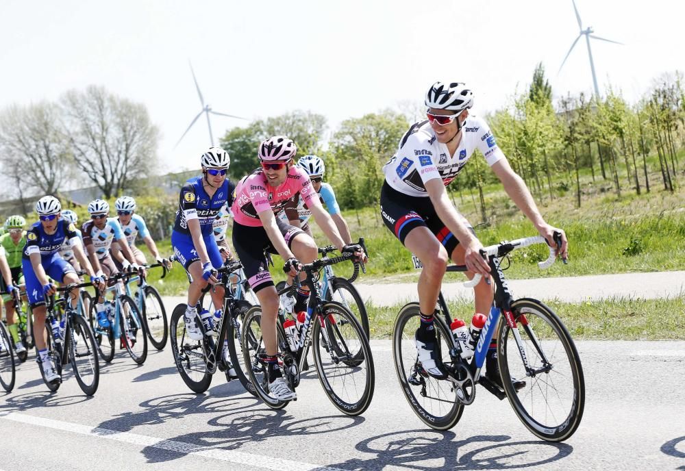 El alemán Marcel Kittel se ha llevado la victoria en la segunda etapa de la ronda italiana.