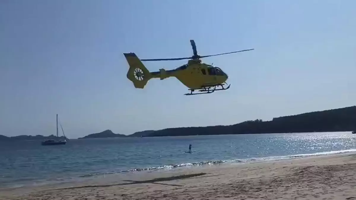 Evacuan a dos personas con signos de ahogamiento en Nerga y Barra, en Cangas