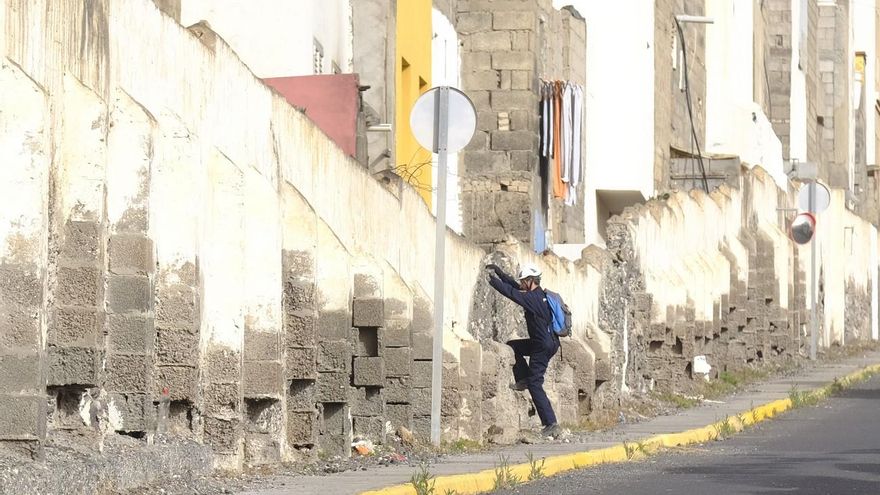 Una menor, grave, tras ser quemada en La Isleta