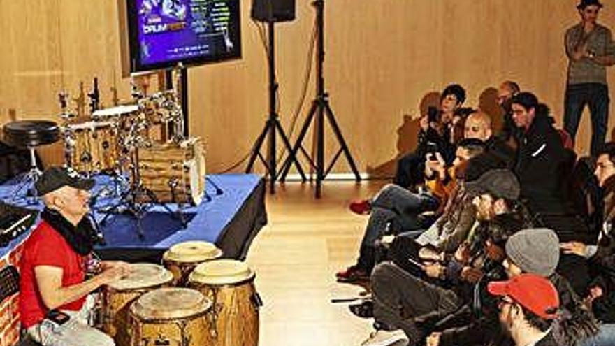 Los amantes de la música disfrutan de la tercera edición del Alteisa Drumfest en el Ramos Carrión