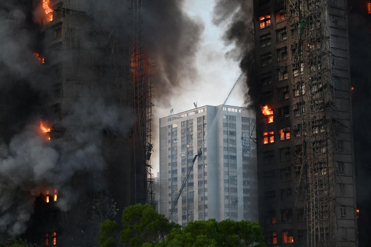 26 November 2025, China, Hong Kong: A general view of the major fire that erupted at Wang Fuk Court in Hong Kong. Photo: Kobe Li/Nexpher via ZUMA Press Wire/dpa Kobe Li/Nexpher via ZUMA Press W / DPA 26/11/2025 ONLY FOR USE IN SPAIN. Kobe Li/Nexpher via ZUMA Press W / DPA;fire;firearms;emergency incidents;Fire at Wang Fuk Court in Hong Kong;